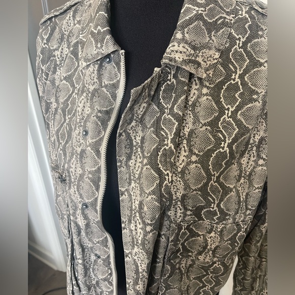 NWT Blank NYC Python Print Fabric Jacket. Stunning! Size M - Picture 2 of 8